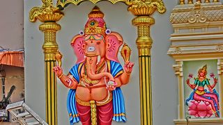 これが寺院かというほど派手でマンガチックでした