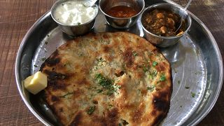 地元料理を食べるには