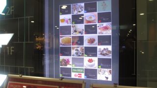 簡単に食事できる場所が複数ある点が良いと思いました