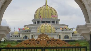 ドームが青でないのが気になりました