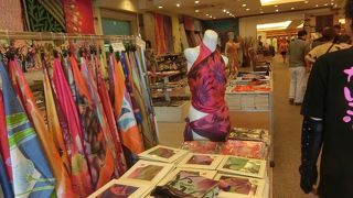 バティックの制作を見学しました