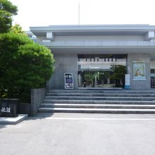 美術館の入口、いざ見学！