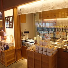 お店に並べられたお弁当