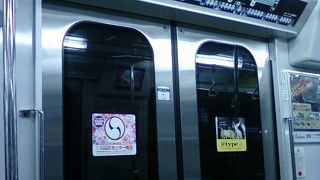 ちょっと小さめの地下鉄です。