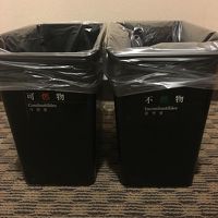 ゴミ箱は分別スタイル。分け方明記してほしい。