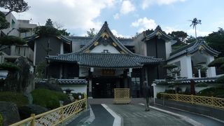 新しくて、キレイなお寺