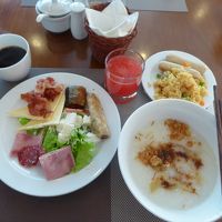 朝食のバイキングです