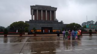 雨のホーチミン広場