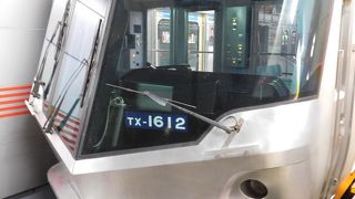 新しくてきれいな電車で浅草に行きました