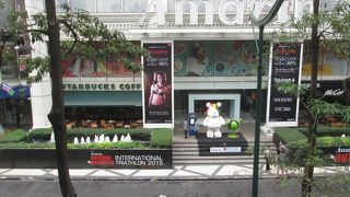 派手な広告看板