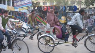 リクシャー（トライシクル）が多い