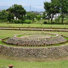 廻りには円墳が