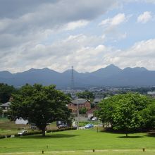 古墳の上部から妙義山が見えます