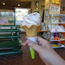 名物の花豆ミルクソフト