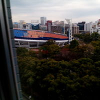 窓からスタジアムが見えます