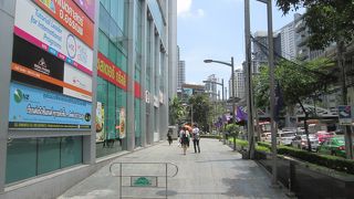 パヤタイ通りを歩く