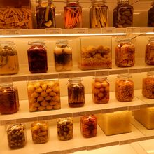 様々なキムチの展示