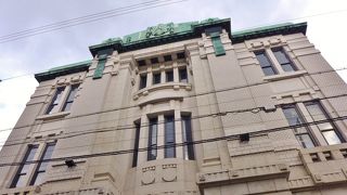 レトロなビルです