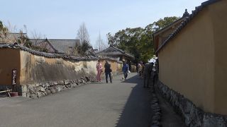 昔の面影を残す土塀の武家屋敷が並び城下町杵築を代表する名所です!!