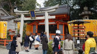 賑わっている摂社でした