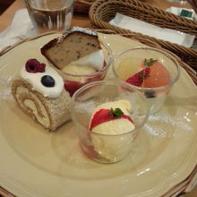 期間限定でお好みのスイーツ４種をチョイス