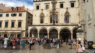 観光客が多いです