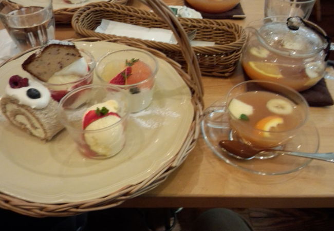 ティールームは初めて、期間限定のキャッツ ナップタイム アフタヌーンティーセットをいただきました