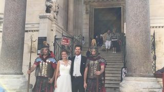 城壁に囲まれた宮殿エリアは必見