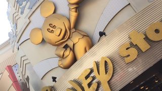 大型のディズニーストア