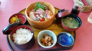 桜島を目の前にして食べれます。