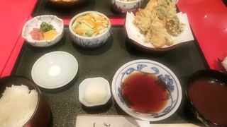 落ち着いた店内で頂けます