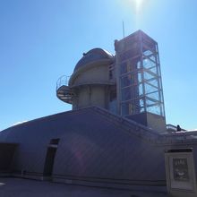 展望台は県立科学博物館の一角にあります