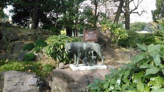 洋式公園の中に和風テイスト