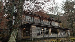 木造のイタリア大使館の別荘であった建物