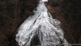 水量も豊富なために迫力満点