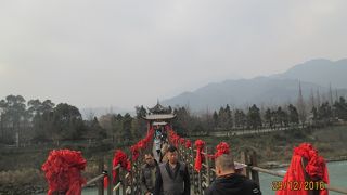 青城山と都江堰水利(灌漑)施設