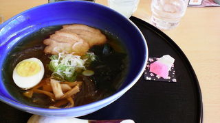 寒天の資料館を見た後は「寒天ラーメン」などを味わえます