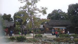 街の中心部にある、綺麗な街並みです。