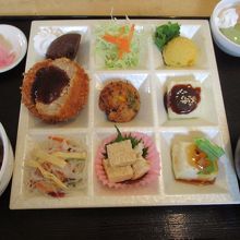 旬替わり松花堂弁当￥880