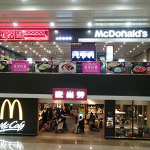 空港のマクドナルド