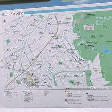 駐車場にある周辺地図