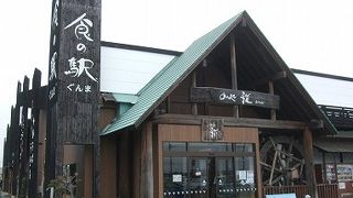 新鮮農産物、手作り弁当、関東各地の加工食品、群馬県内のお土産など、販売商品の種類が半端ない