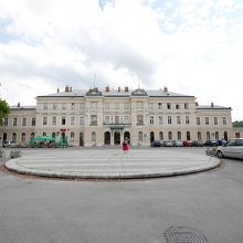 駅の前に国境線