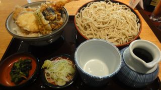 お得なランチセットあり。