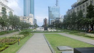 道幅も広く、一直線、ここだけは安心して歩ける