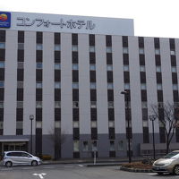 北上駅から見たｺﾝﾌｫｰﾄﾎﾃﾙ北上の外観