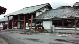 田んぼの中にある道の駅です。