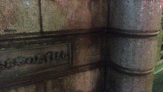 神田川に架かるグリーンの橋です