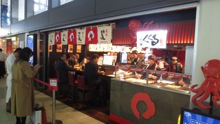 カウンターで食べられます