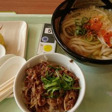 ミニ牛めし汁うどんセットです